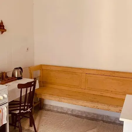 Henrietta Vendeghaz Apartament *