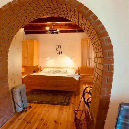 Henrietta Vendeghaz Apartment *