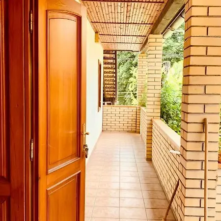 Henrietta Vendeghaz Apartament *
