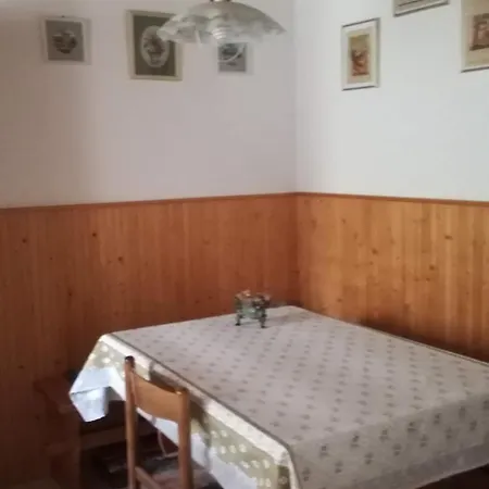 Apartament Henrietta Vendeghaz *