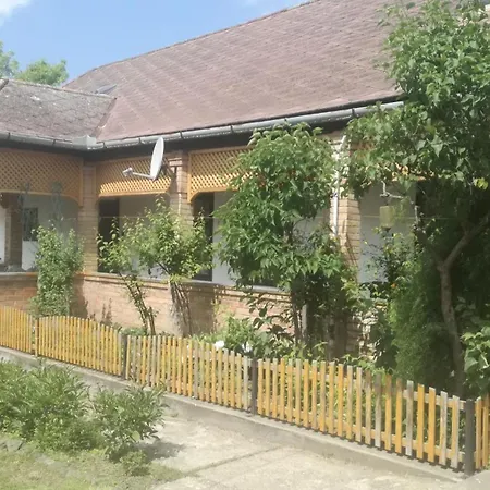 Henrietta Vendeghaz Apartment Domoszlo